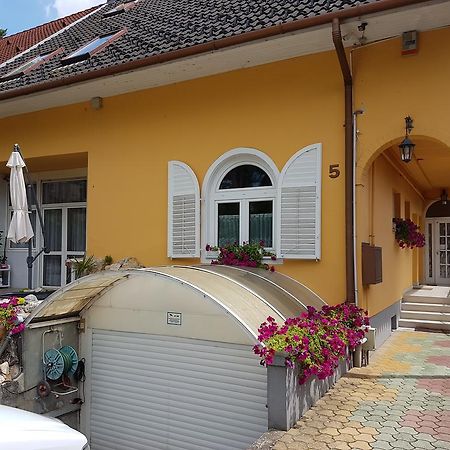 Ilona Vendeghaz Hotel Siófok Buitenkant foto