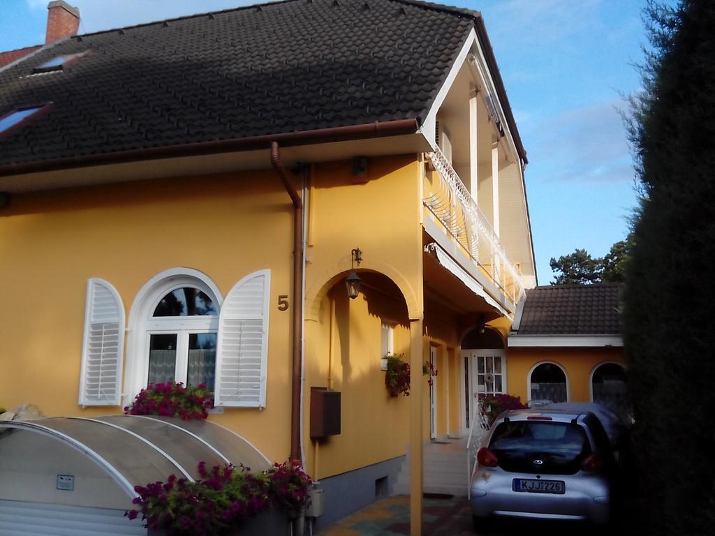 Ilona Vendeghaz Hotel Siófok Buitenkant foto