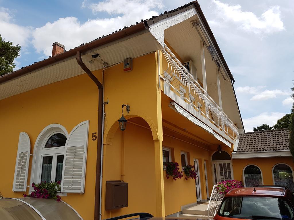 Ilona Vendeghaz Hotel Siófok Buitenkant foto